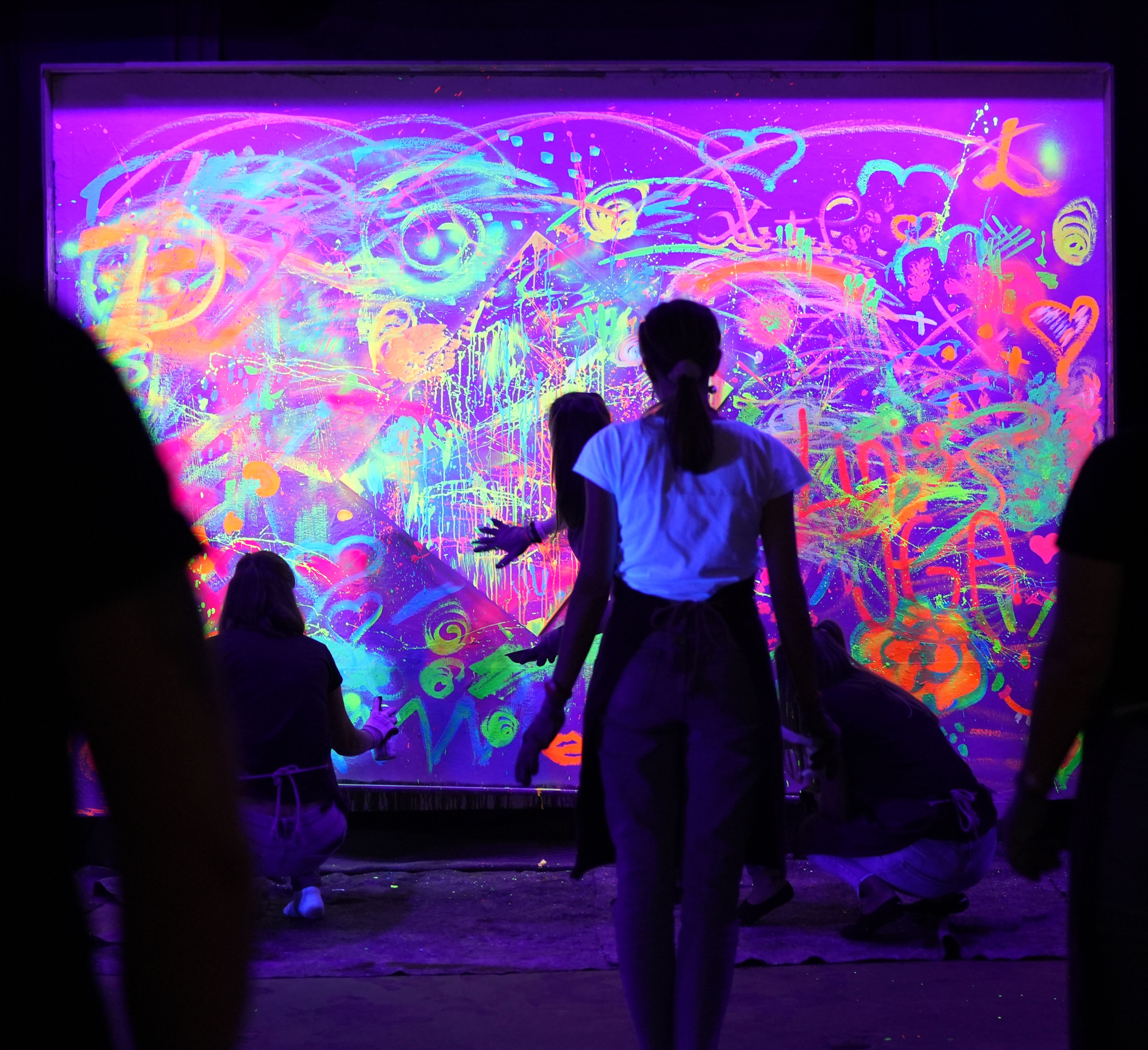 schwarzlicht- action-painting